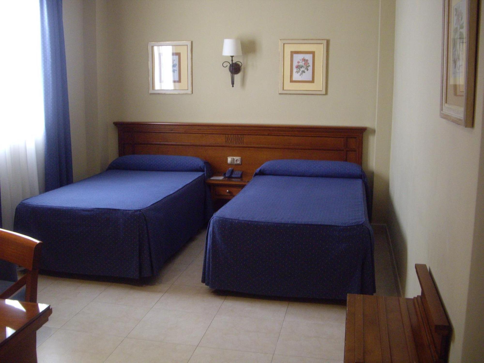 Hotel Manolo Mayo Лос Паласиос и Вияфранка Екстериор снимка