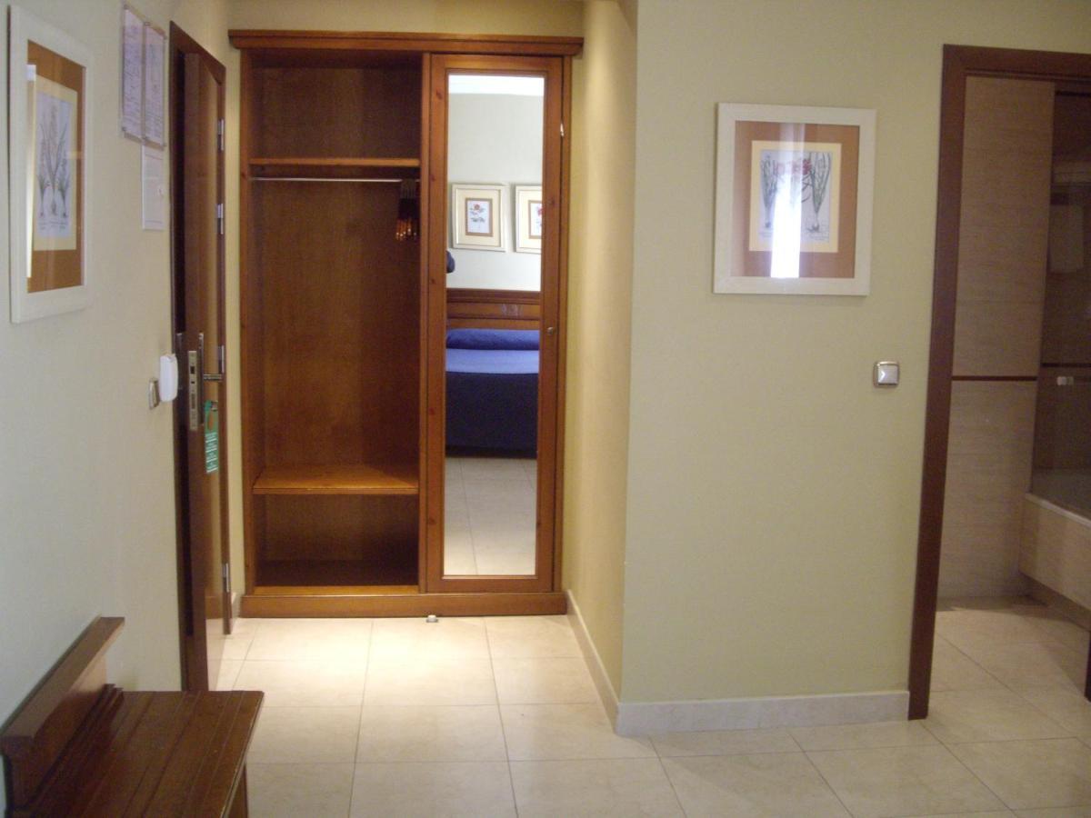 Hotel Manolo Mayo Лос Паласиос и Вияфранка Екстериор снимка